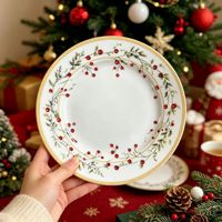 Assiettes de Noël en céramique de luxe avec bordure dorée, motif vintage de baies rouges, ensemble d'assiettes en porcelaine pour la décoration de table de fêtes et de mariages