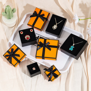 Caja de Regalo de Joyería Premium con Tapa y Base Rectangulares de Alta Calidad y Forro de Algodón - Product Image 2