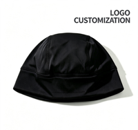 Bonnet de sport personnalisé avec logo, respirant, léger et extensible, idéal pour le cyclisme et la course à pied, à porter sous un casque.