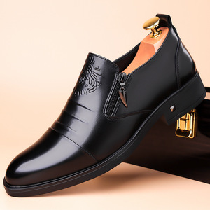 Chaussures habillées en cuir noir à bout pointu avec fermeture éclair tête de lion, talon bas et semelle épaisse pour homme, idéales pour le bureau et les occasions professionnelles - Product Image 1