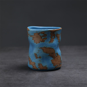 Tasse à café en céramique vintage unique et personnalisée, style japonais, avec glaçure dégradée, en forme de fût d'huile, pour cadeaux d'affaires - Product Image 3