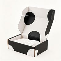 Boîte d'emballage en carton ondulé écologique personnalisée avec laminage mat et gaufrage pour l'expédition de chaussettes
