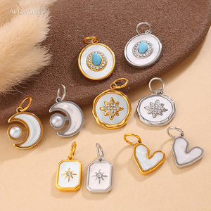 Icônes éternelles dorées |   Charmes symboles en acier inoxydable plaqué or 18K PVD pour la fabrication de bijoux |   Pendentif Cœur <span class=keywords><strong>Croix</strong></span> Lune Céleste - Product Image 4