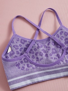 Completo Sportivo King Mcgreen Star con Leggings Leopardati Senza Cuciture a Vita Alta e Reggiseno Modellante per Yoga e Palestra - Product Image 3