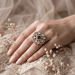 Bague ajustable en laiton vert avec moissanite florale et breloque Kundan, plaqué or antique, imitation, tendance, ethnique, pour femme, idéale pour mariée - Product Image 1