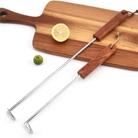 Crochet de tourneur de viande pour barbecue en acier inoxydable de 17 pouces avec manche en bois et brochette de 12 pouces résistant à la chaleur et à la corrosion