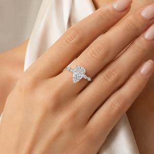 Anello con Zircone a Goccia a Forma di Pera per Donne, Gioiello da Dito alla Moda e Trendy - Product Image 2
