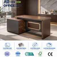 Poste de travail de direction contemporain en forme de L pour bureau de directeur, avec armoire latérale de rangement et bordure dorée décorative