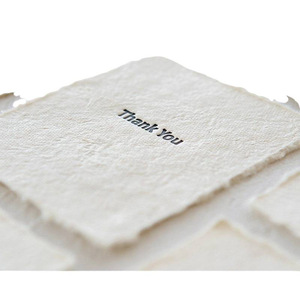 Etiquetas Colgantes de Lujo con Borde Irregular, Papel Hecho a Mano para una Narrativa y Empaque de Marca Premium - Product Image 4