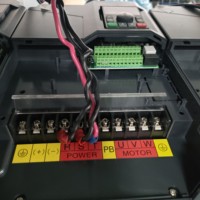 Controlador de Bomba Solar HL710 18.5KW 25HP, Inversor Solar Trifásico 22KW 30HP 380V MPPT VFD para Proyectos de Desalinización y Afostalización del Desierto