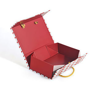 Boîte avec logo personnalisé d'usine Boîte en carton rigide recyclable au design de luxe avec poignée Emballage de vêtements jouets Boîte cadeau pour bébé <span class=keywords><strong>Valise</strong></span> - Product Image 5