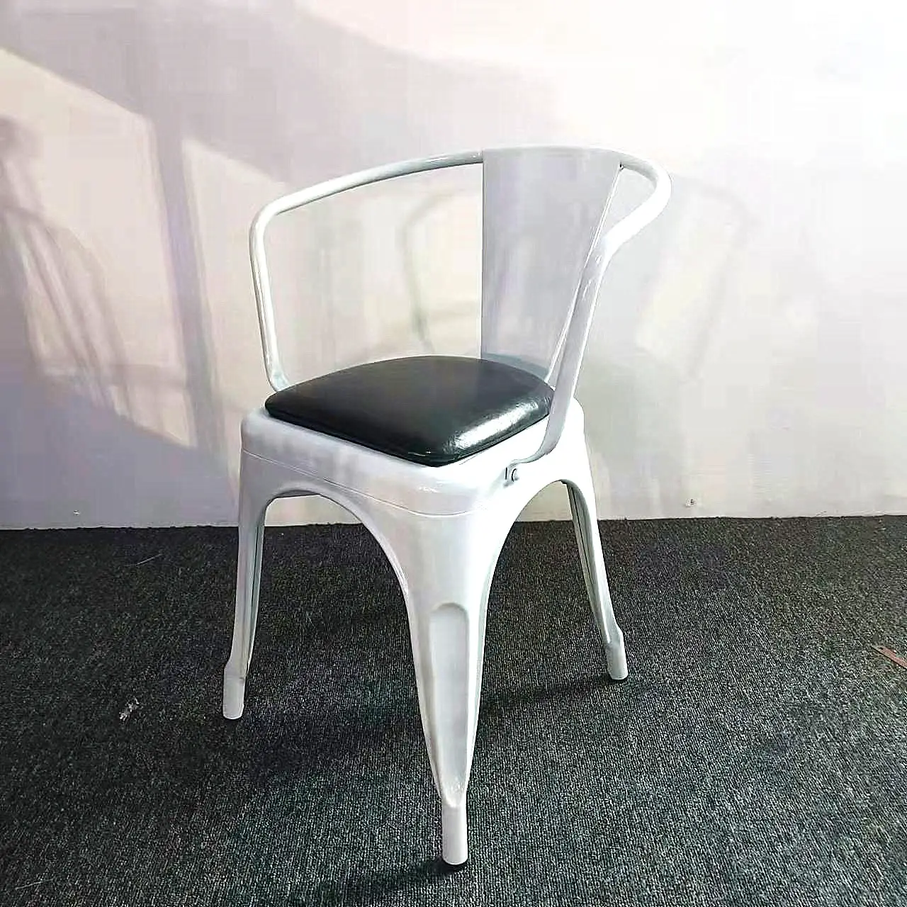 Лидер продаж, дешевая винтажная мебель, железные металлические обеденные стулья для кофе с диванной подушкой