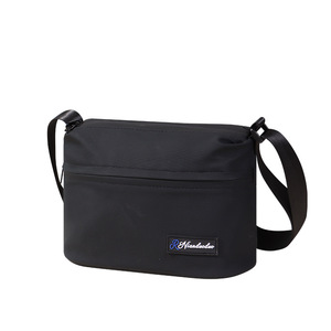 กระเป๋าสะพายข้างกันน้ำแบบพกพาอเนกประสงค์สำหรับผู้ชายเดินทางพักผ่อน - Product Image 1