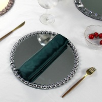 Assiette de fond en verre miroir moderne luxueux de 13 pouces avec plaque de chargeur de strass diamant pour la décoration de Table de fête de mariage