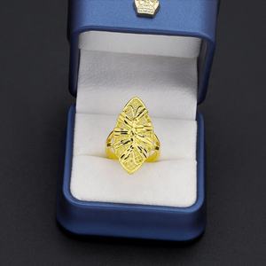 Anillos de compromiso y boda de lujo clásicos chapados en oro de 24 quilates para mujer, joyería de latón de moda con diseño hueco, venta al por mayor - Product Image 2