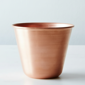 Copas de julepe de cobre para ideas de decoración de bar en casa con estilo, ideales para interiores de estilo rústico moderno. - Product Image 1