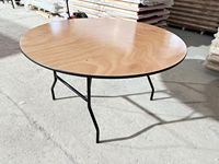 Table à manger ronde moderne avec dessus en contreplaqué, pieds en métal et fer, design pliable pour les banquets d'hôtel