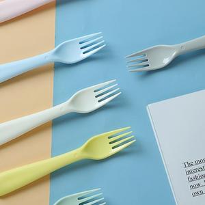Ensemble <span class=keywords><strong>de</strong></span> couverts en plastique réutilisables <span class=keywords><strong>de</strong></span> 18 pièces dans des couleurs pastel, lavables au lave-vaisselle, pour les pique-niques, <span class=keywords><strong>le</strong></span> camping et les fêtes - Product Image 3