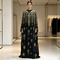 Robe de soirée élégante sur mesure pour femme, deux pièces, en mousseline, style abaya kaftan, coupe trapèze évasée, col montant, ornée de perles et de strass, avec dos boutonné