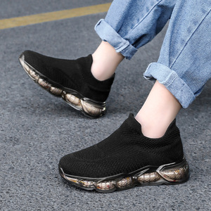 Baskets slip-on Fly Knit à bout rond, doublure en mesh, semelle extérieure en TPU, respirantes, chaussures décontractées d'été pour hommes et femmes - Product Image 2