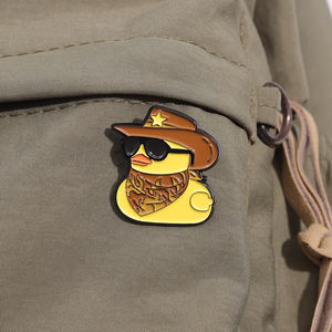 للبيع بالجملة دبابيس رعاة البقر لحيوانات السفر دبابيس مخصصة باردة بطة صفراء شارات طية صدر السترة هدية للأصدقاء - Product Image 3