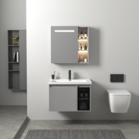Meuble de salle de bain en PVC de luxe moderne pour hôtel, 60 cm, avec miroir LED, vasque en céramique et comptoir, résistant à l'eau, à fixation murale
