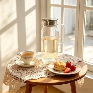 Grande carafe en verre résistant à <span class=keywords><strong>la</strong></span> chaleur avec poignée et couvercle, idéale pour le thé glacé, le café et les boissons froides ou chaudes, à conserver dans le réfrigérateur. - Product Image 6