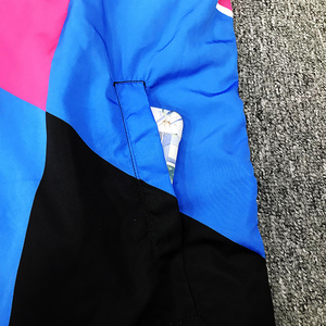 Chaqueta Cortavientos de Invierno Personalizada con Forro de Malla, Diseño de Estampado de Patchwork, Sudadera Deportiva Sublimada con Cremallera y Capucha - Corte Holgado - Product Image 4