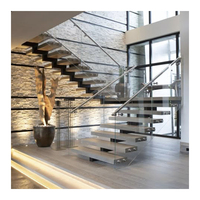 Escalier moderne intérieur durable et écologique avec garde-corps en verre à monopoutre et marches en bois, garantie 3 ans, pour villa et appartement