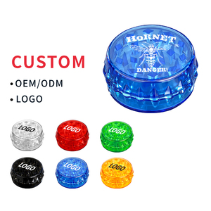 Molino de Hierbas de Plástico de 3 Capas con Logotipo Personalizado, Molinillo Manual de Tabaco con Tapa Magnética Redonda de 48 mm, Triturador Portátil - Product Image 1
