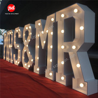 Lettre géante en forme de cœur illuminée par LED avec cadre en métal pour décorations de mariage