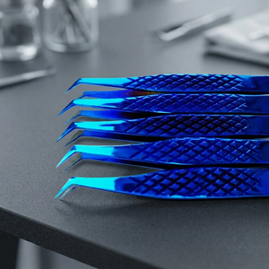 Pince à épiler mini inclinée ASAP de haute qualité, bleu néon, à pointe dentelée, longueur 10 mm, écologique, 1 pièce, en acier inoxydable, pour cils - Product Image 1