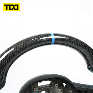 Volant en fibre de carbone véritable TDD compatible avec Audi TT - Product Image 3