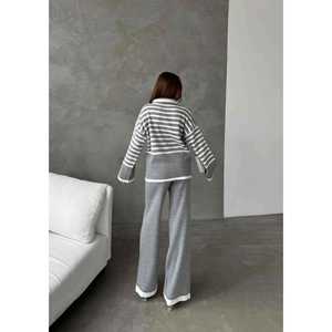 Ensemble tricoté col pêcheur gris pour femme, taille S, haut rayé à col roulé et pantalon, tenue d'hiver confortable - Product Image 2