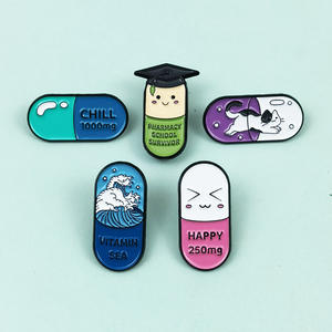 Broche de Cápsula con Diseño de Dibujos Animados y Texto en Inglés, Accesorio de Aleación para Ropa y Mochilas - Product Image 3