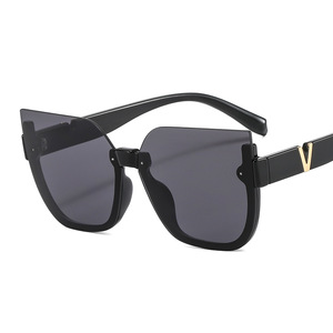 Lunettes <span class=keywords><strong>de</strong></span> <span class=keywords><strong>soleil</strong></span> <span class=keywords><strong>tendance</strong></span> <span class=keywords><strong>2022</strong></span> pour <span class=keywords><strong>femme</strong></span>, surdimensionnées, demi-cercle, œil <span class=keywords><strong>de</strong></span> chat, avec lunettes <span class=keywords><strong>de</strong></span> <span class=keywords><strong>soleil</strong></span> <span class=keywords><strong>de</strong></span> luxe V - Product Image 1
