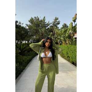 Conjuntos de Traje para Mujer Color Verde Oliva Wilma, Atuendo Elegante para Equipo - Product Image 3