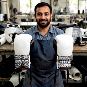 Ensemble de protection de boxe en cuir personnalisé |   Gants de boxe et protège-pénis de haute qualité |   Équipement d'entraînement et de sparring - Product Image 2