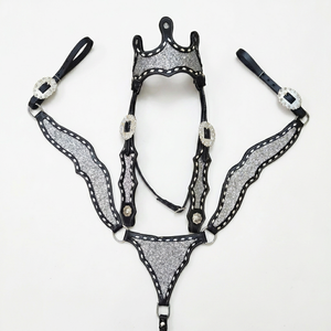 Ensemble de sellerie western pour cheval en cuir naturel souple, léger, personnalisé, argenté, orné de strass, avec têtière et plastron en forme de couronne - Product Image 1