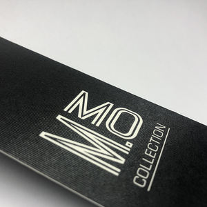 Etiqueta de impresión personalizada de lujo para ropa, impresión Offset, tarjeta de papel reciclada, diseño de moda en relieve, etiquetas de marca UV, promoción de tarjeta de regalo - Product Image 2