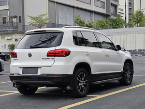 Auto Usata di Alta Qualità, Seconda Mano, Ben Tenuta, <span class=keywords><strong>Volkswagen</strong></span> <span class=keywords><strong>Tiguan</strong></span> <span class=keywords><strong>2015</strong></span> 1.8TSI Automatica 2WD SUV con Allestimento Lusso - Product Image 5