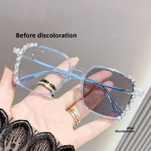 <span class=keywords><strong>Occhiali</strong></span> da <span class=keywords><strong>Donna</strong></span> Quadrati di Lusso con Diamanti, Lenti Fotocromatiche, Montatura Anti-<span class=keywords><strong>Luce</strong></span> <span class=keywords><strong>Blu</strong></span>, Stile Europeo e Americano - Product Image 5