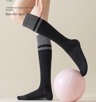 Chaussettes de compression pour le mollet pour femmes, chaussettes de yoga antidérapantes avec grip en silicone, chaussettes de compression mi-mollet pour la gym