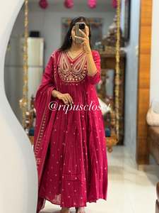 Ensemble Kurti Pantalon Anarkali pour Femmes de Style Ethnique Indien Tendance avec Broderie Lourde pour Mariage Fête Festive Vente en Gros - Product Image 4