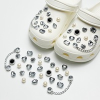 Nouveauté Tendance : Breloques de Luxe en Résine Diamantée Bling Bling pour Sabots Crocs – Accessoires de Mode avec Nœud Papillon