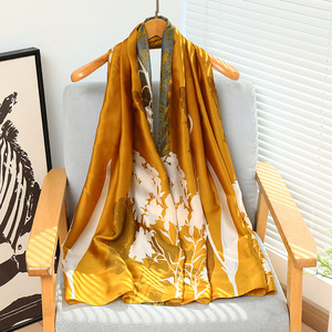 ผ้าพันคอไหมสี่เหลี่ยมลายใหม่ประจำปี 2025 สำหรับผู้หญิง ผ้าไหมซาตินพิมพ์ลายลวดลายลูกไม้ ผ้าคลุมไหล่ยาวบาง ผ้าคลุมตกแต่งภายนอก ผ้าเช็ดตัวชายหาด - Product Image 2