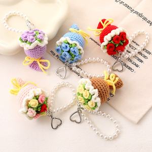 Llavero de macramé hecho a mano para mujer, con cadena de perlas, regalos de boda, flores de ganchillo, para decoración de teléfono de niña - Product Image 1