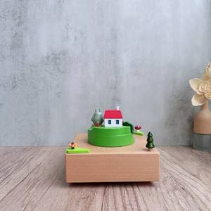 Caja de música de madera de haya familiar Totoro Ever Bright, gran oferta, Microlandschaft de escritorio, manualidades de cuerda, regalo de cumpleaños <span class=keywords><strong>para</strong></span> niños - Product Image 4