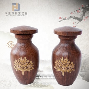 Urnes pour animaux de compagnie en bois de hêtre brun avec arbre de vie gravé au laser Pot d'urnes funéraires en bois personnalisé pour les cendres <span class=keywords><strong>des</strong></span> <span class=keywords><strong>chiens</strong></span> de chats pour la mémoire - Product Image 4