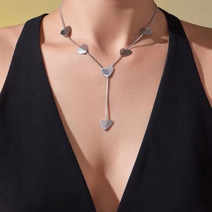 Collier à chaîne en forme de cœur en acier inoxydable en forme de Y de style européen américain Colliers à pendentifs géométriques élégants à la mode - Product Image 3